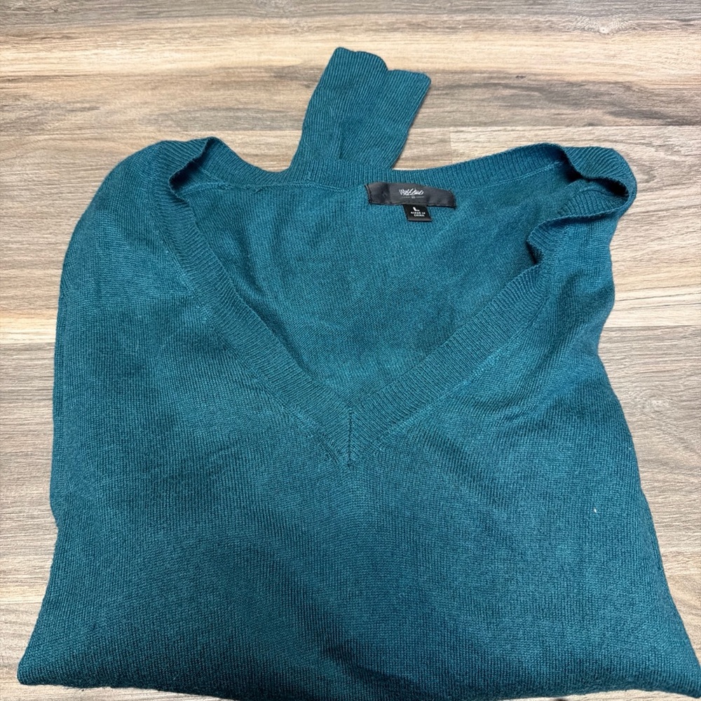 Elegant Teal V-Neck Sweater